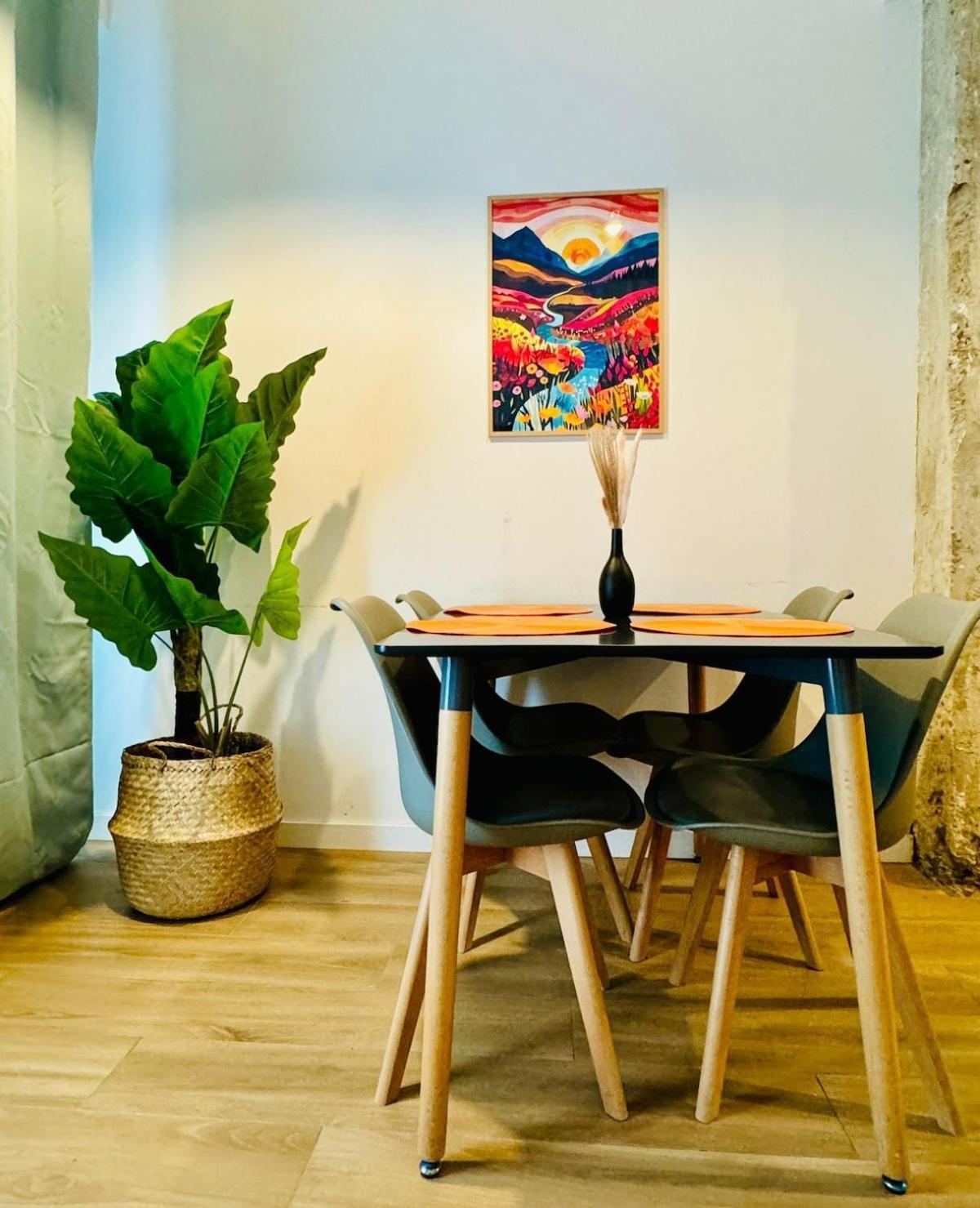 Ori B & Spacious Flat Close To The Center *