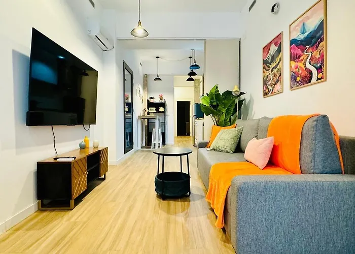 Ori B Nice & Spacious Flat Close To The Center